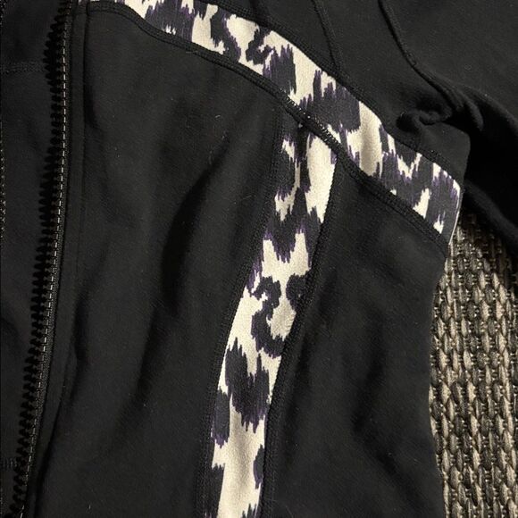 Lululemon define jacket animal print RARE - Picture 4 of 10